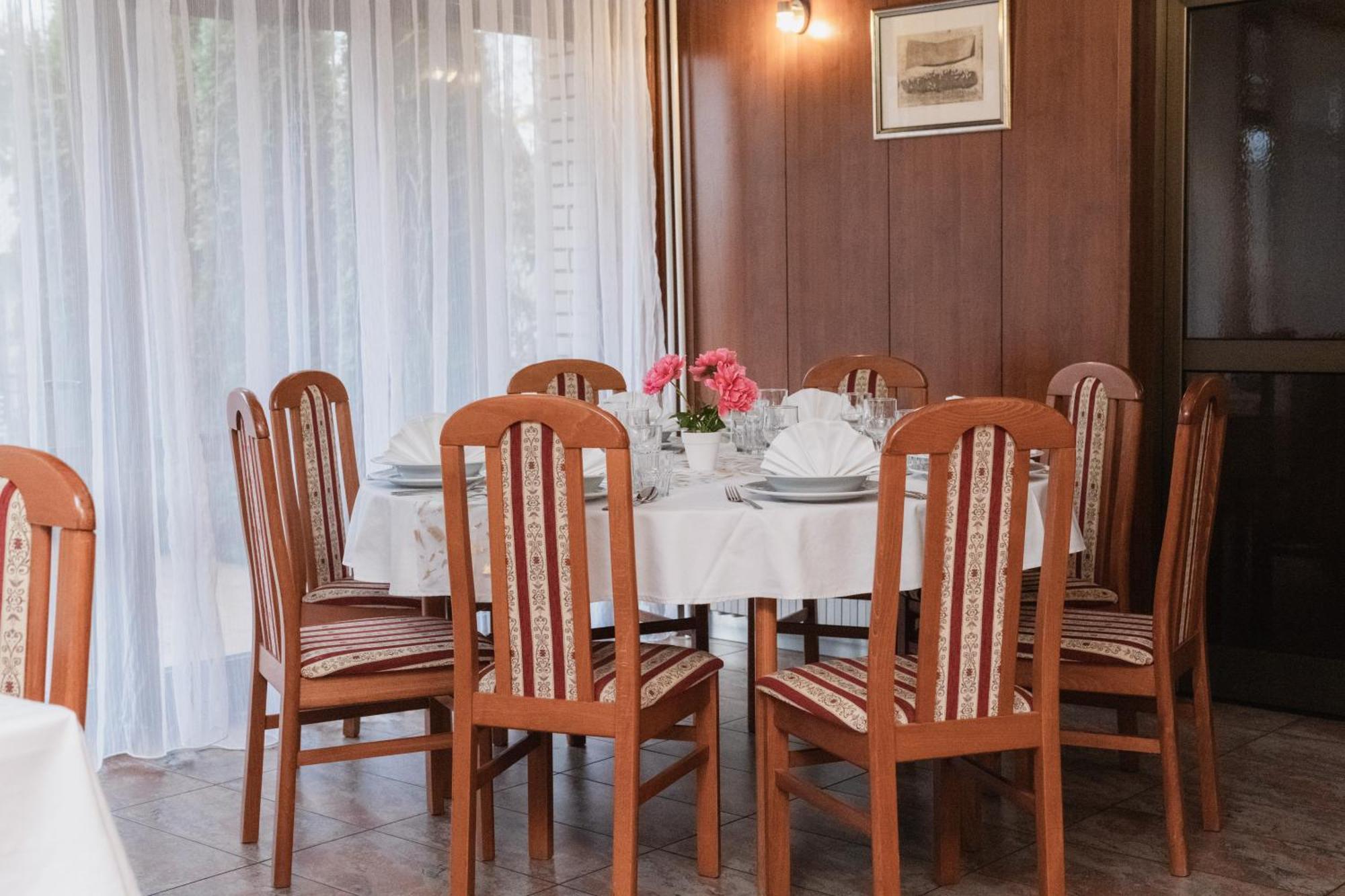 Hotel Damis Pale Zewnętrze zdjęcie