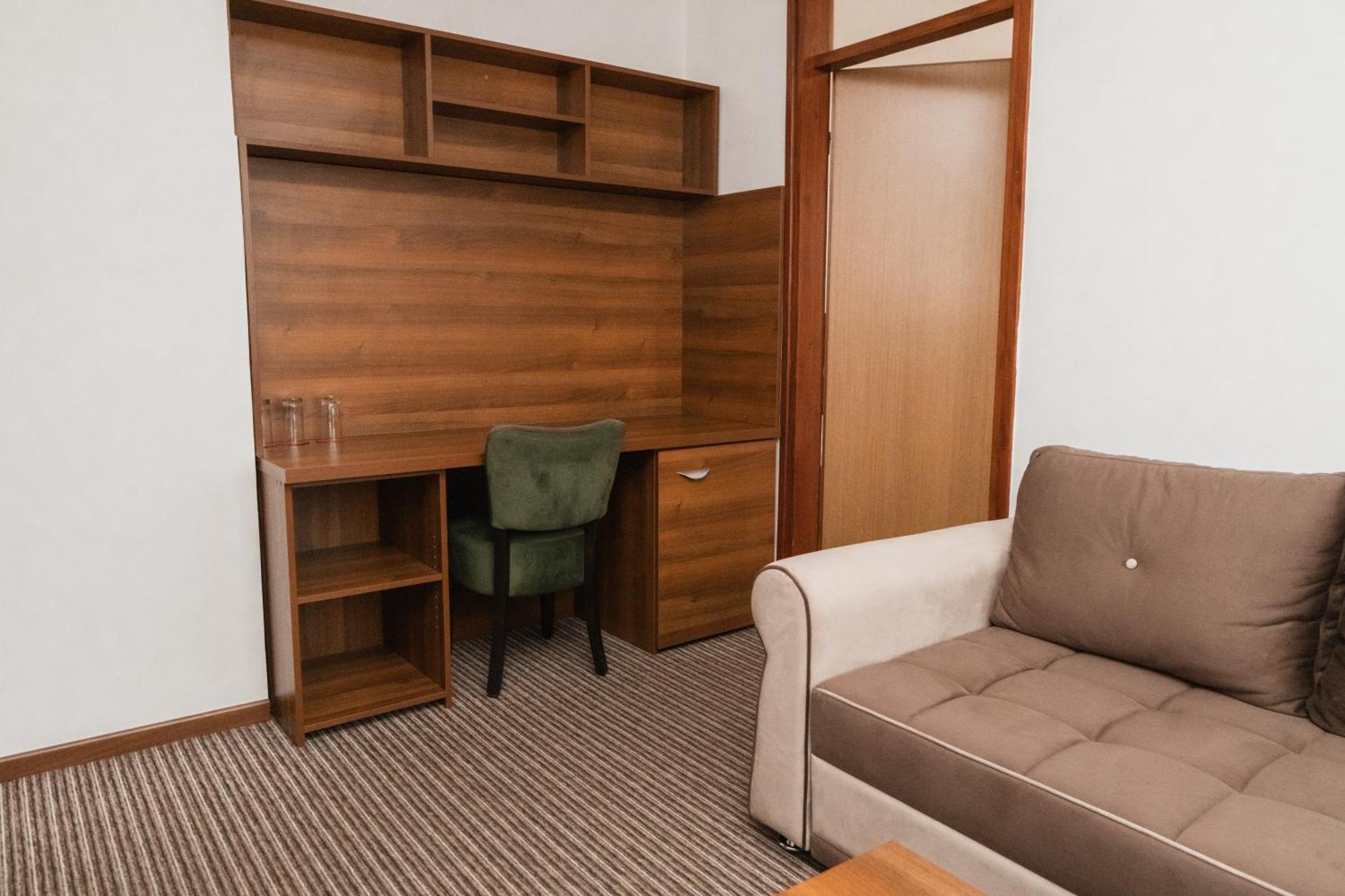Hotel Damis Pale Zewnętrze zdjęcie