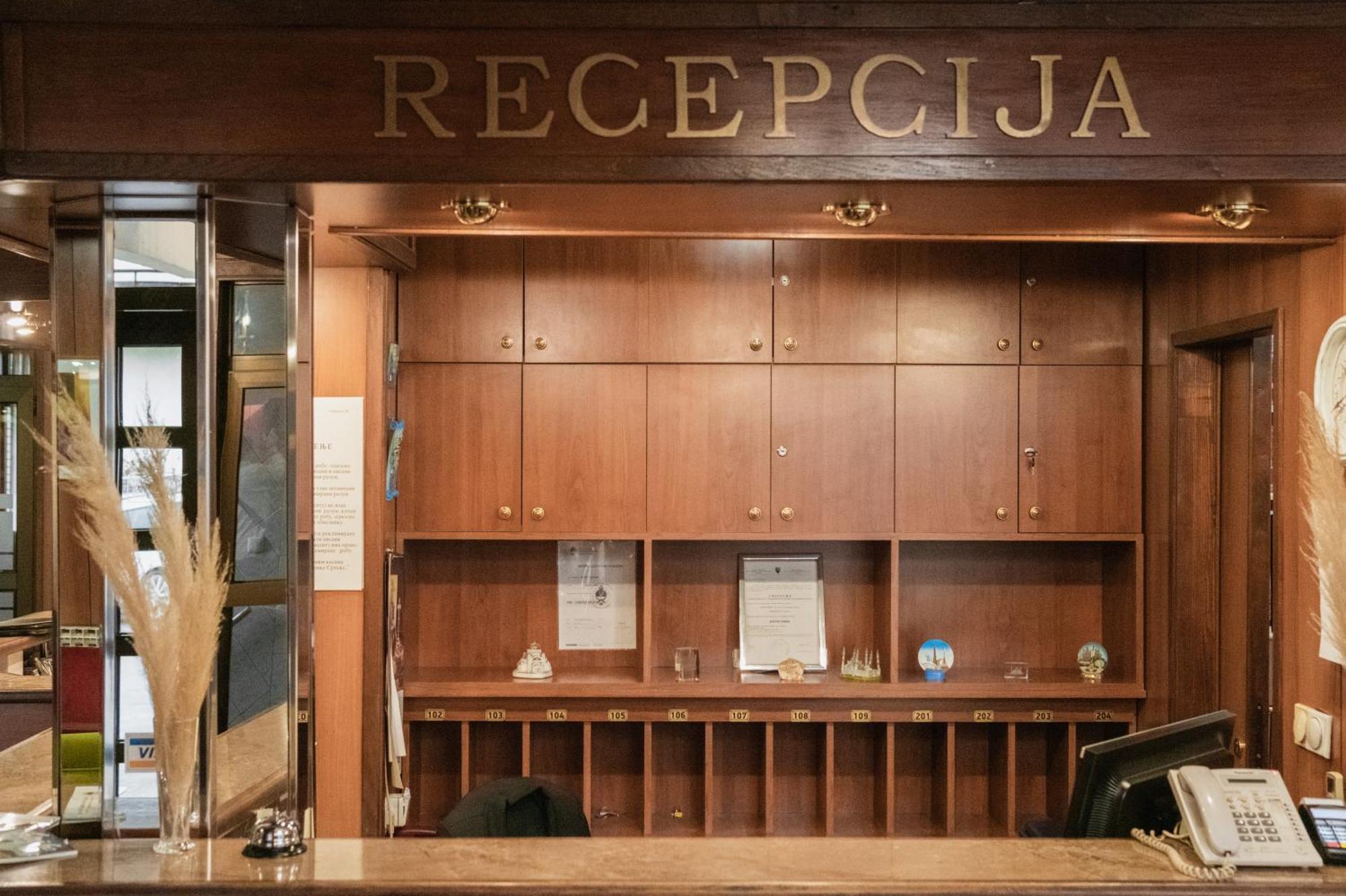 Hotel Damis Pale Zewnętrze zdjęcie
