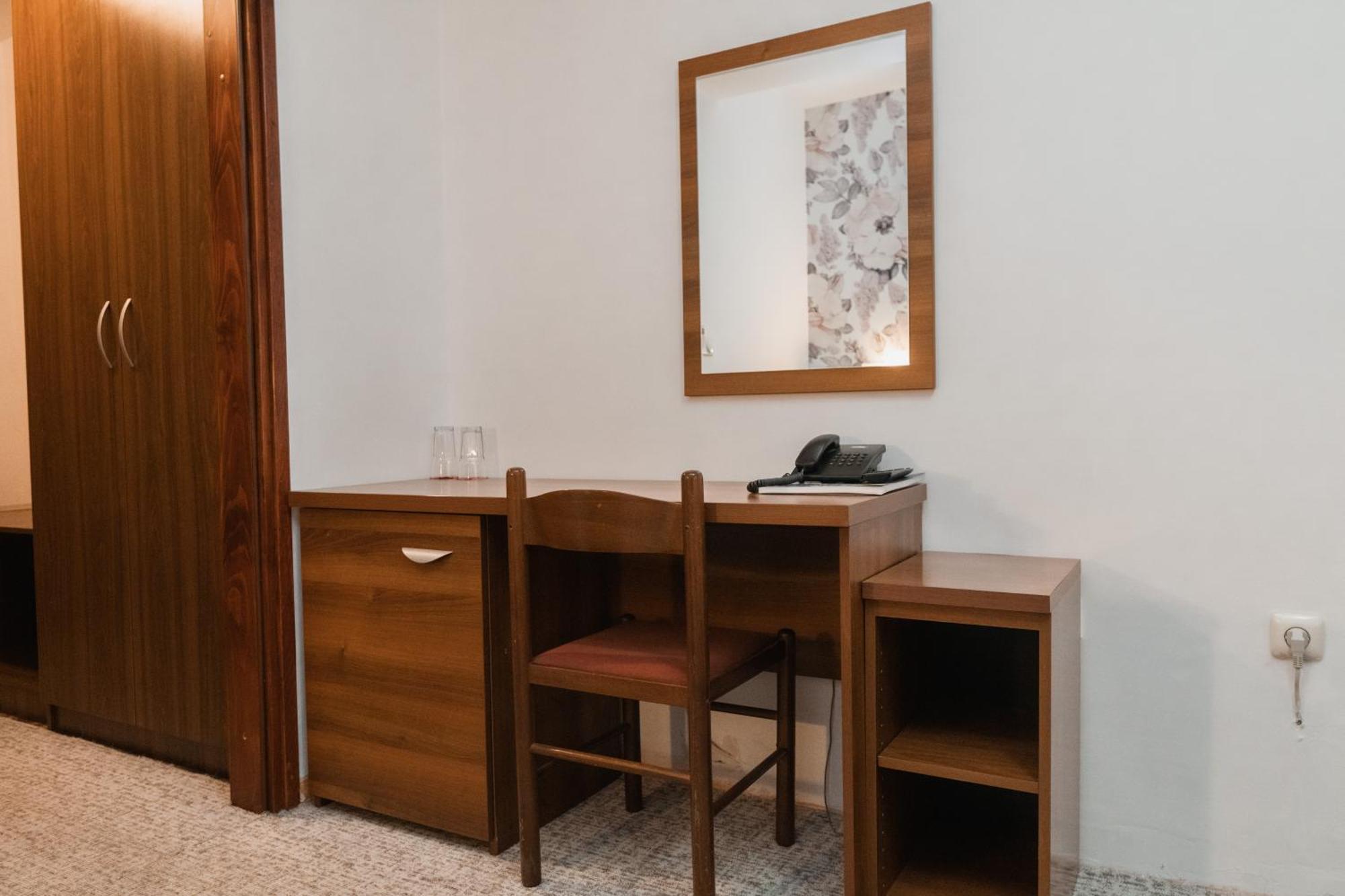 Hotel Damis Pale Zewnętrze zdjęcie