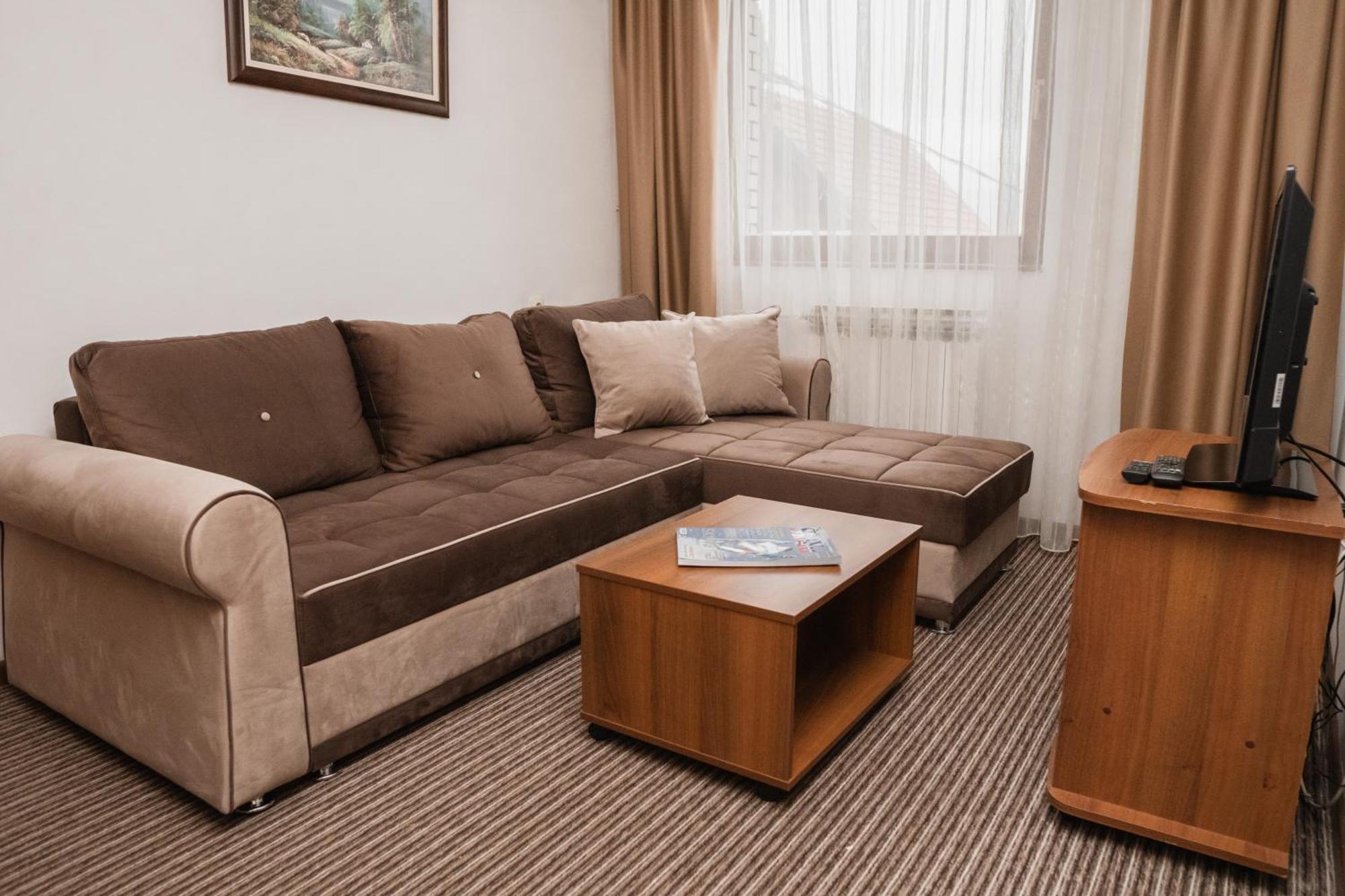 Hotel Damis Pale Zewnętrze zdjęcie