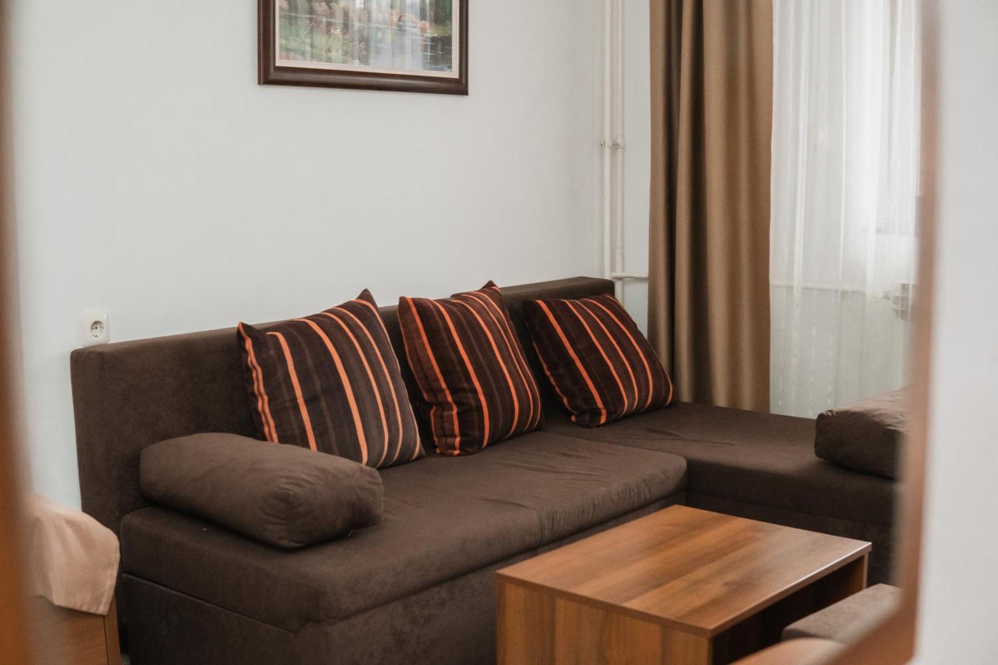 Hotel Damis Pale Zewnętrze zdjęcie