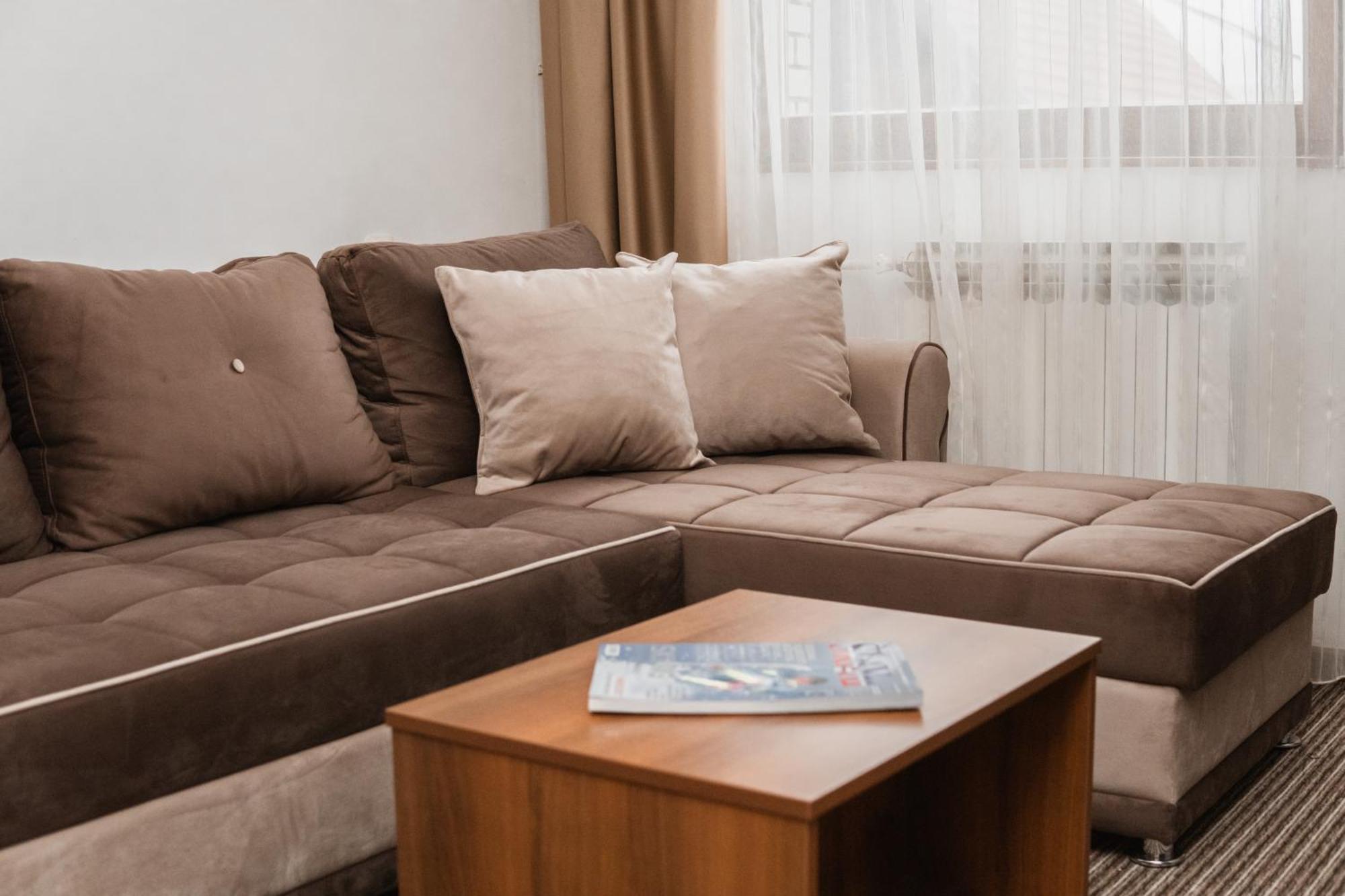 Hotel Damis Pale Zewnętrze zdjęcie