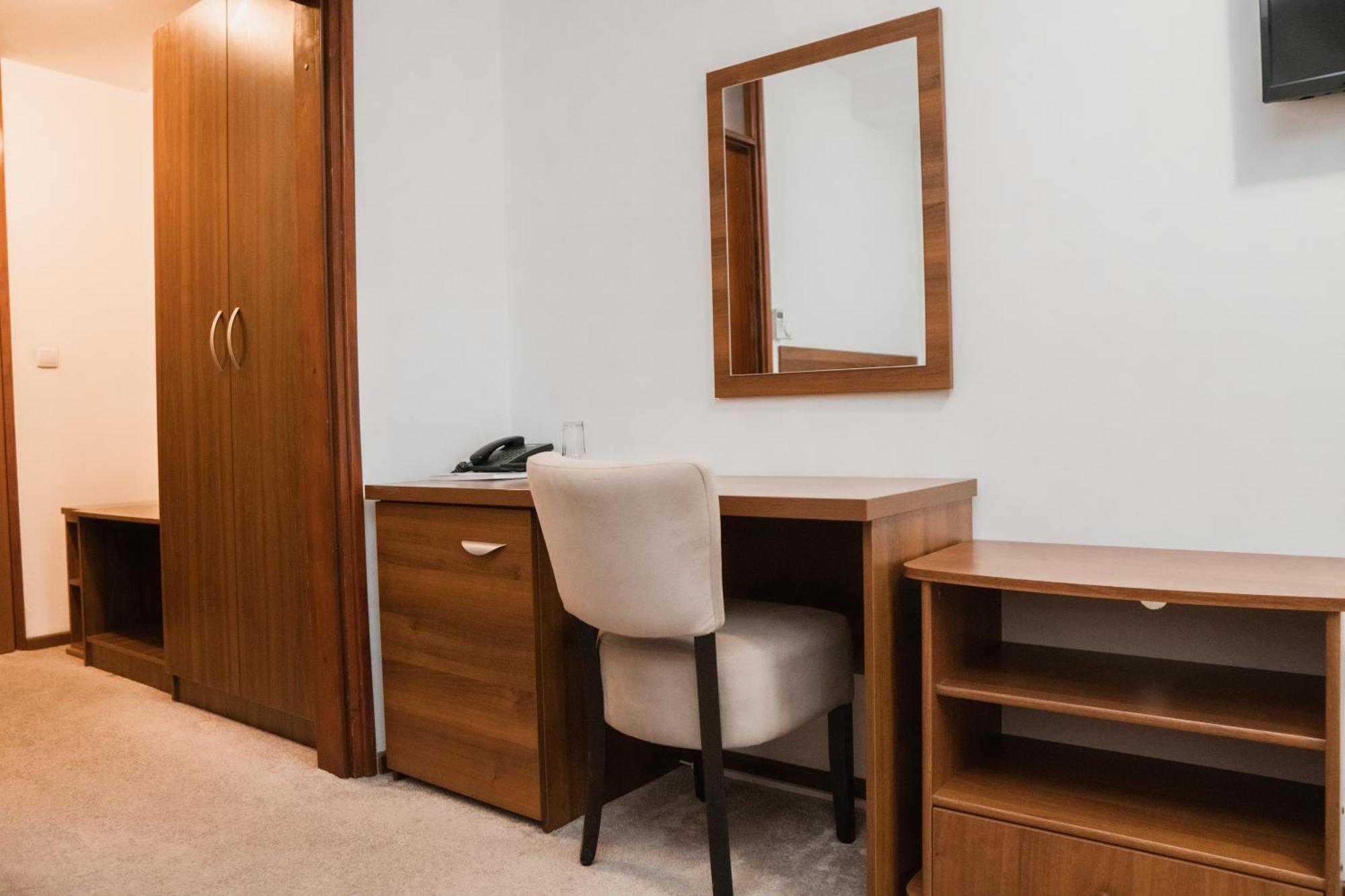 Hotel Damis Pale Zewnętrze zdjęcie