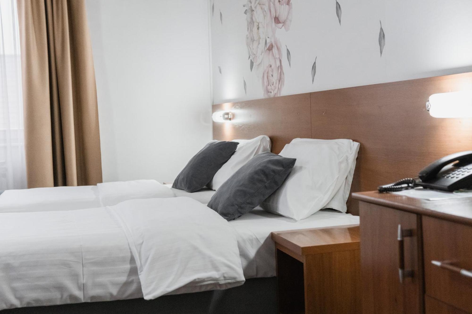 Hotel Damis Pale Zewnętrze zdjęcie
