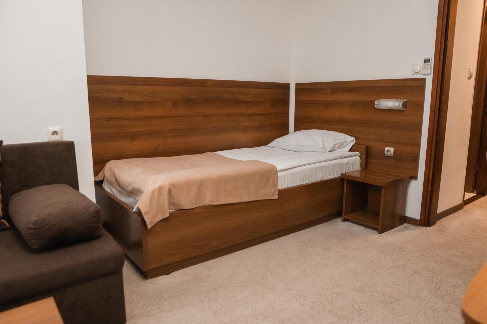 Hotel Damis Pale Zewnętrze zdjęcie