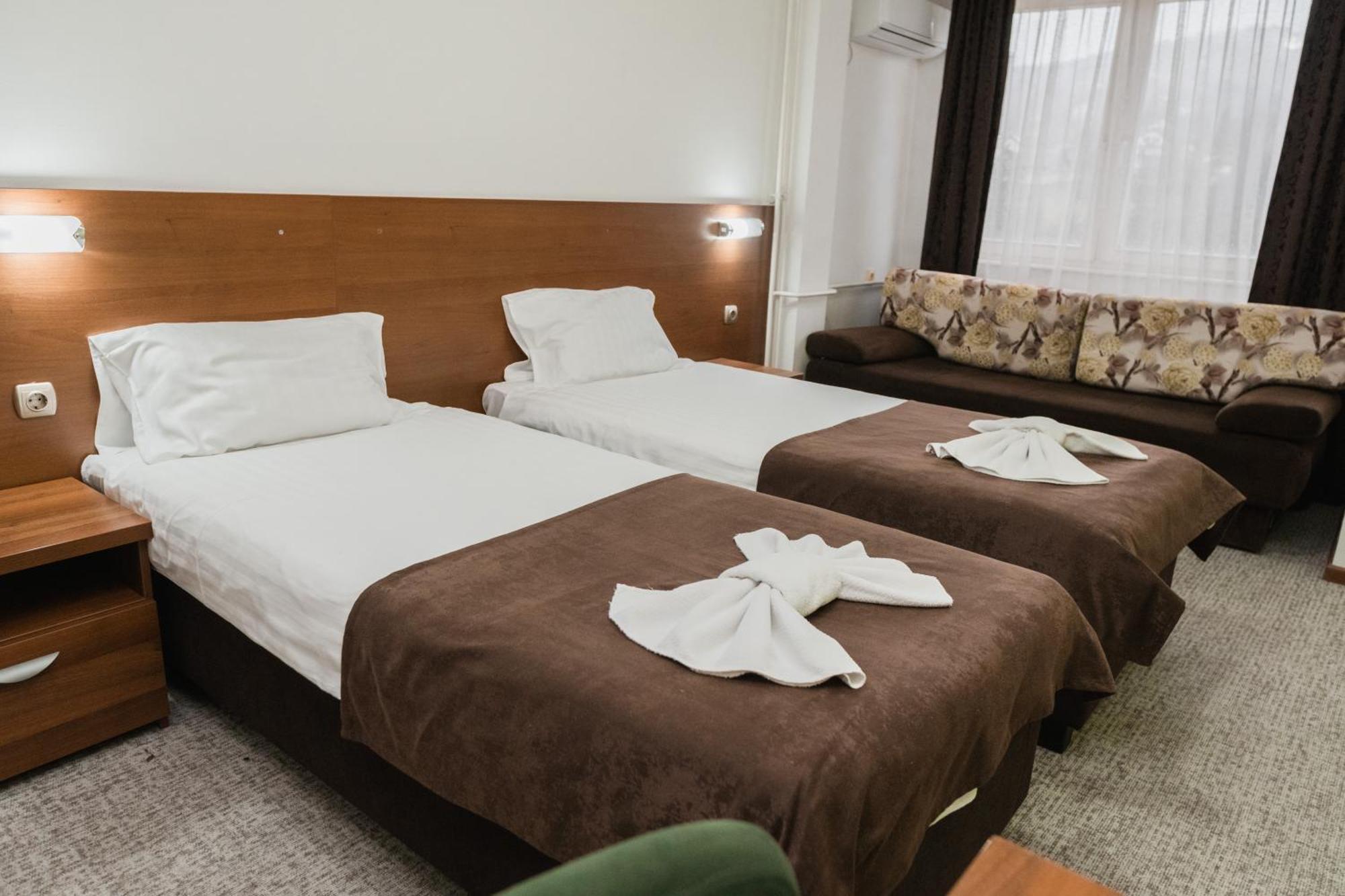 Hotel Damis Pale Zewnętrze zdjęcie
