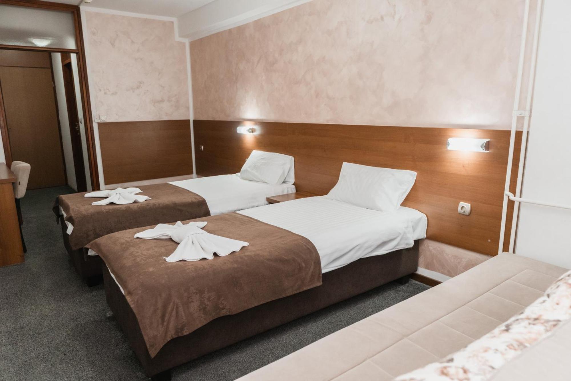 Hotel Damis Pale Zewnętrze zdjęcie