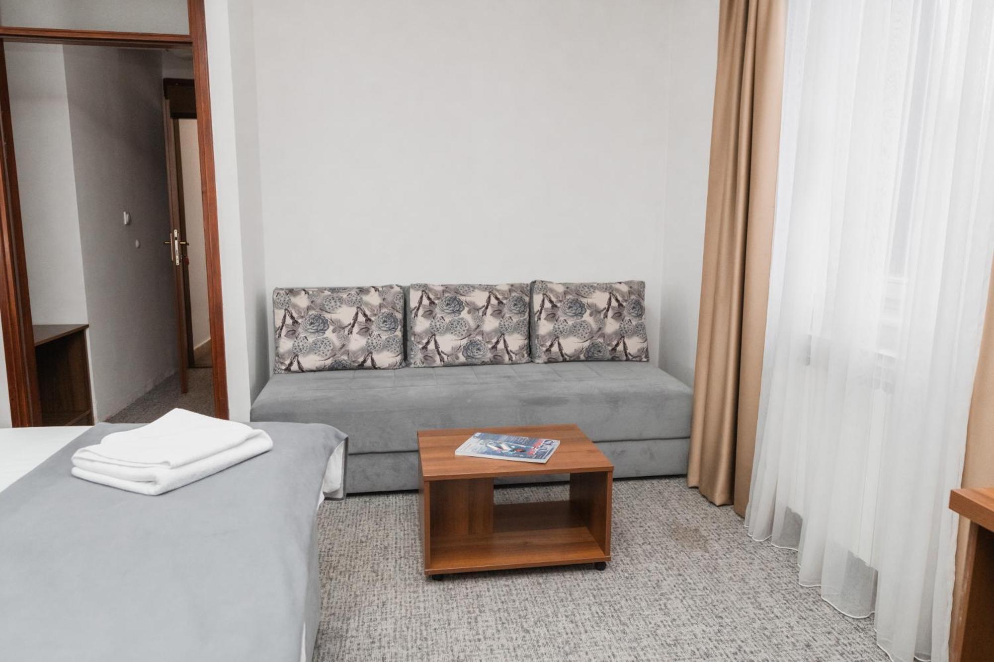 Hotel Damis Pale Zewnętrze zdjęcie