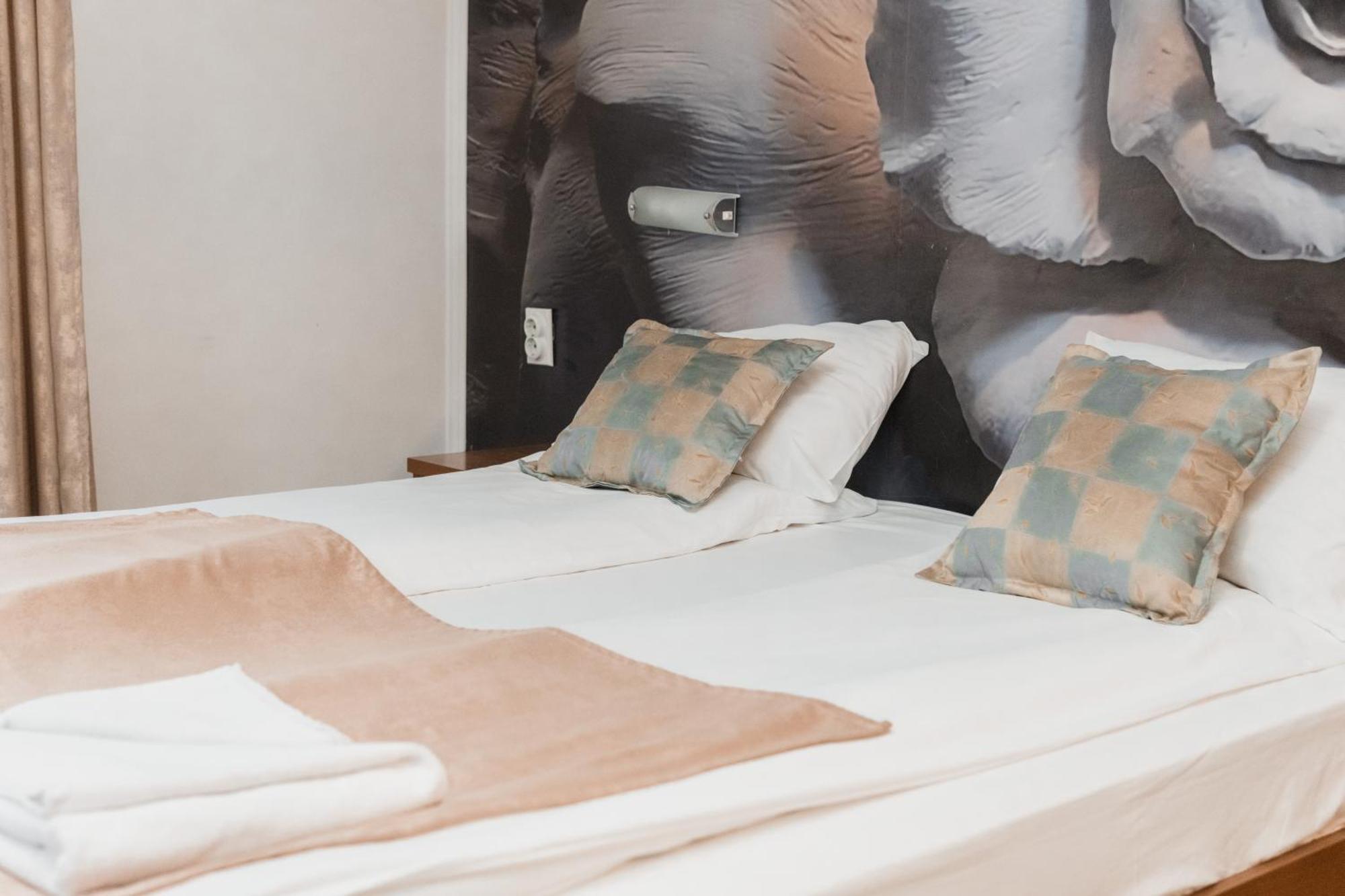 Hotel Damis Pale Zewnętrze zdjęcie