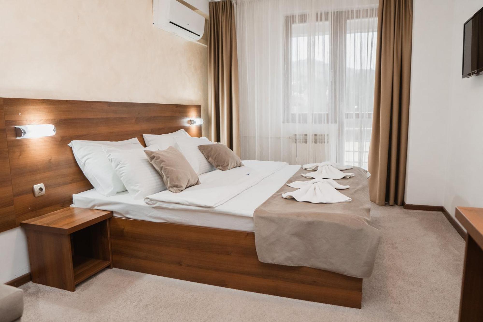 Hotel Damis Pale Zewnętrze zdjęcie