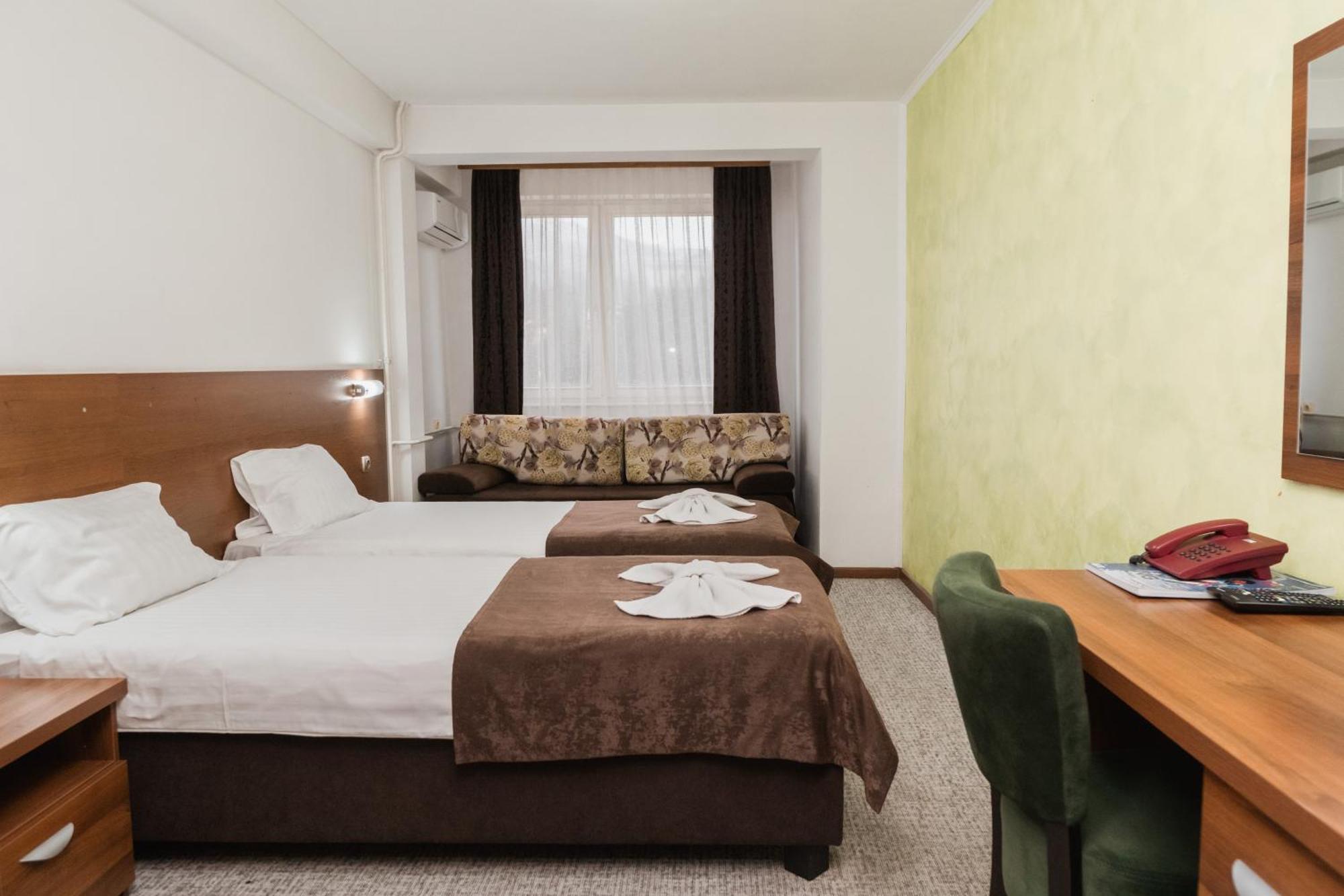 Hotel Damis Pale Zewnętrze zdjęcie