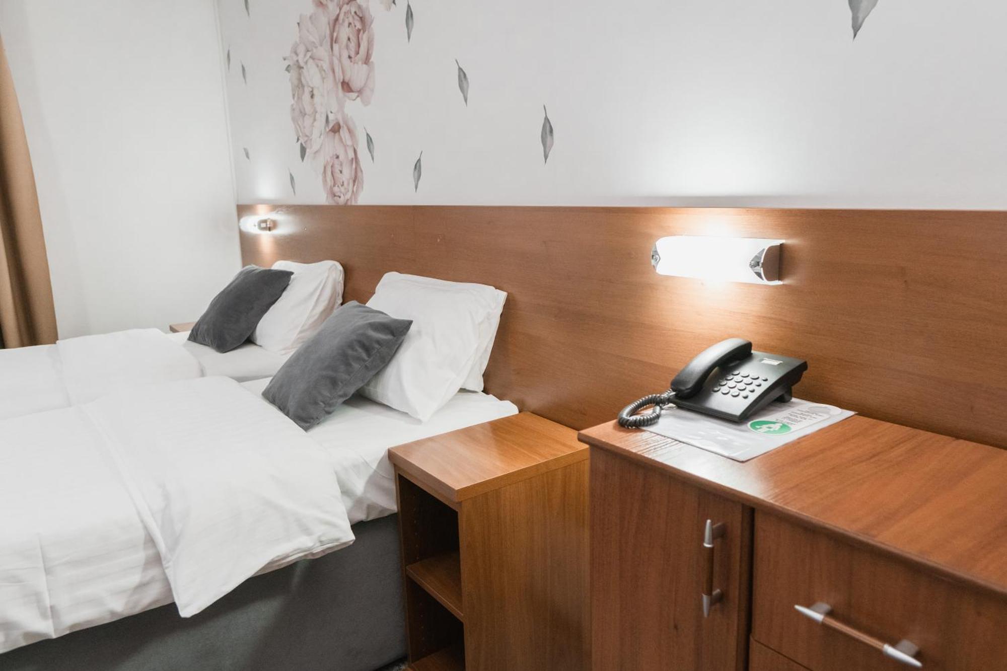 Hotel Damis Pale Zewnętrze zdjęcie