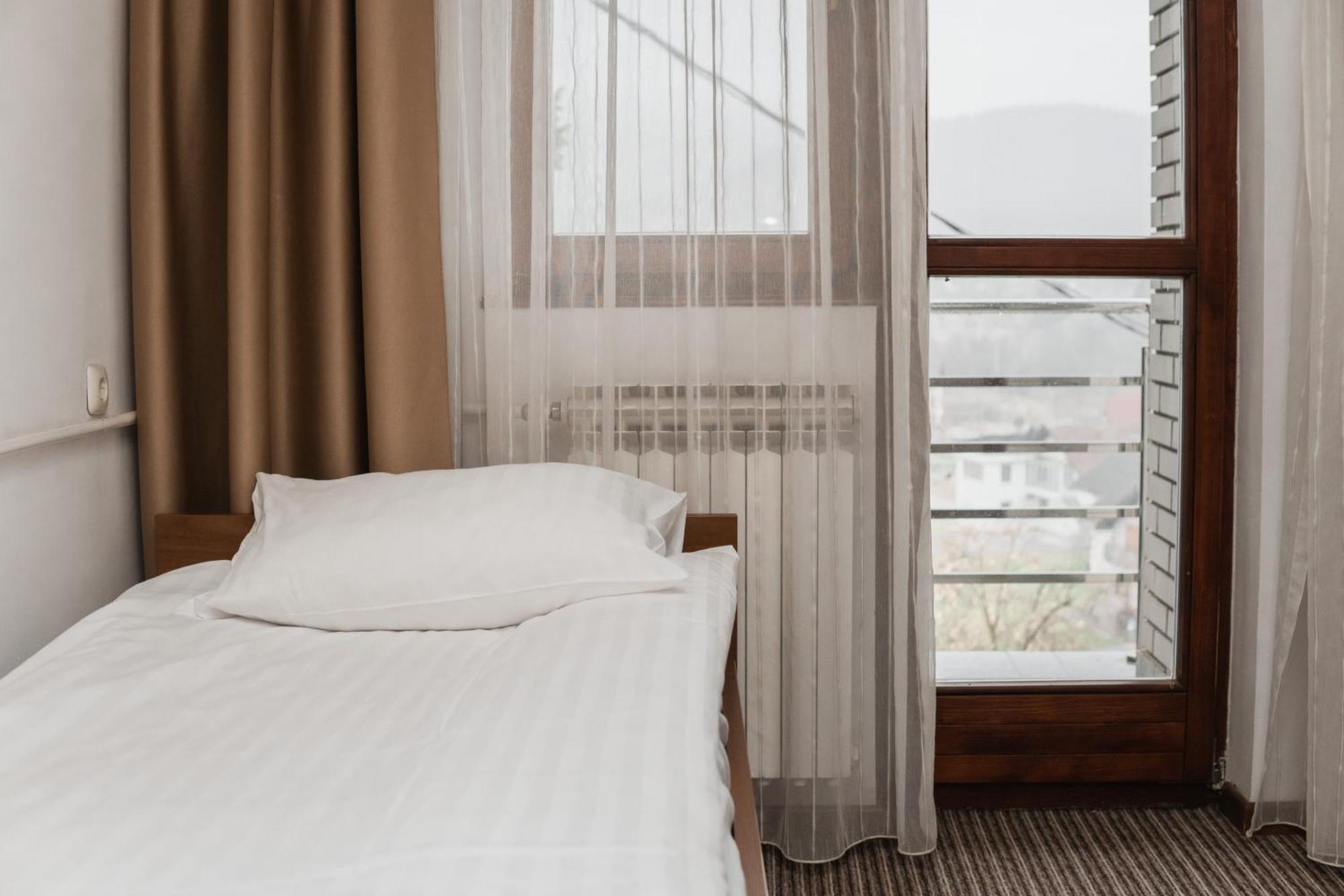 Hotel Damis Pale Zewnętrze zdjęcie