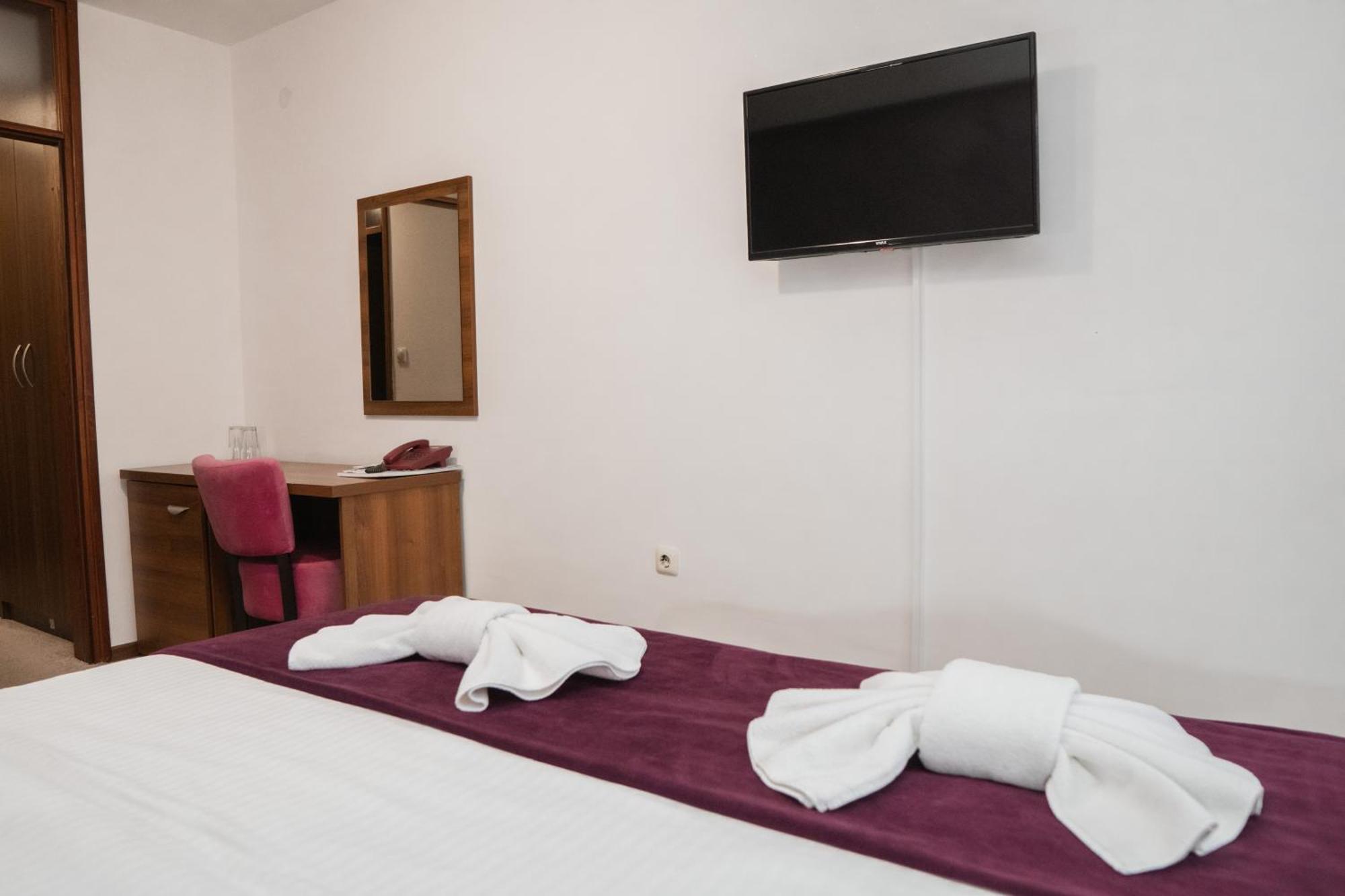 Hotel Damis Pale Zewnętrze zdjęcie