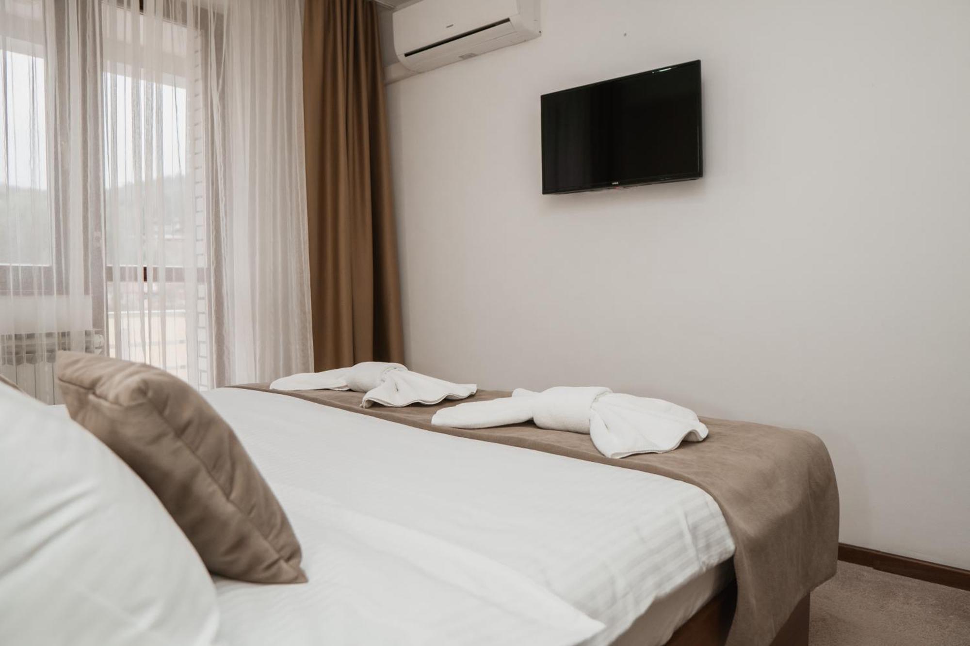 Hotel Damis Pale Zewnętrze zdjęcie